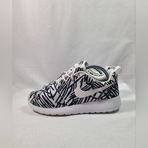 Nike Womens Roshe One 599432-110 Black Running Shoes Sneakers Size 6